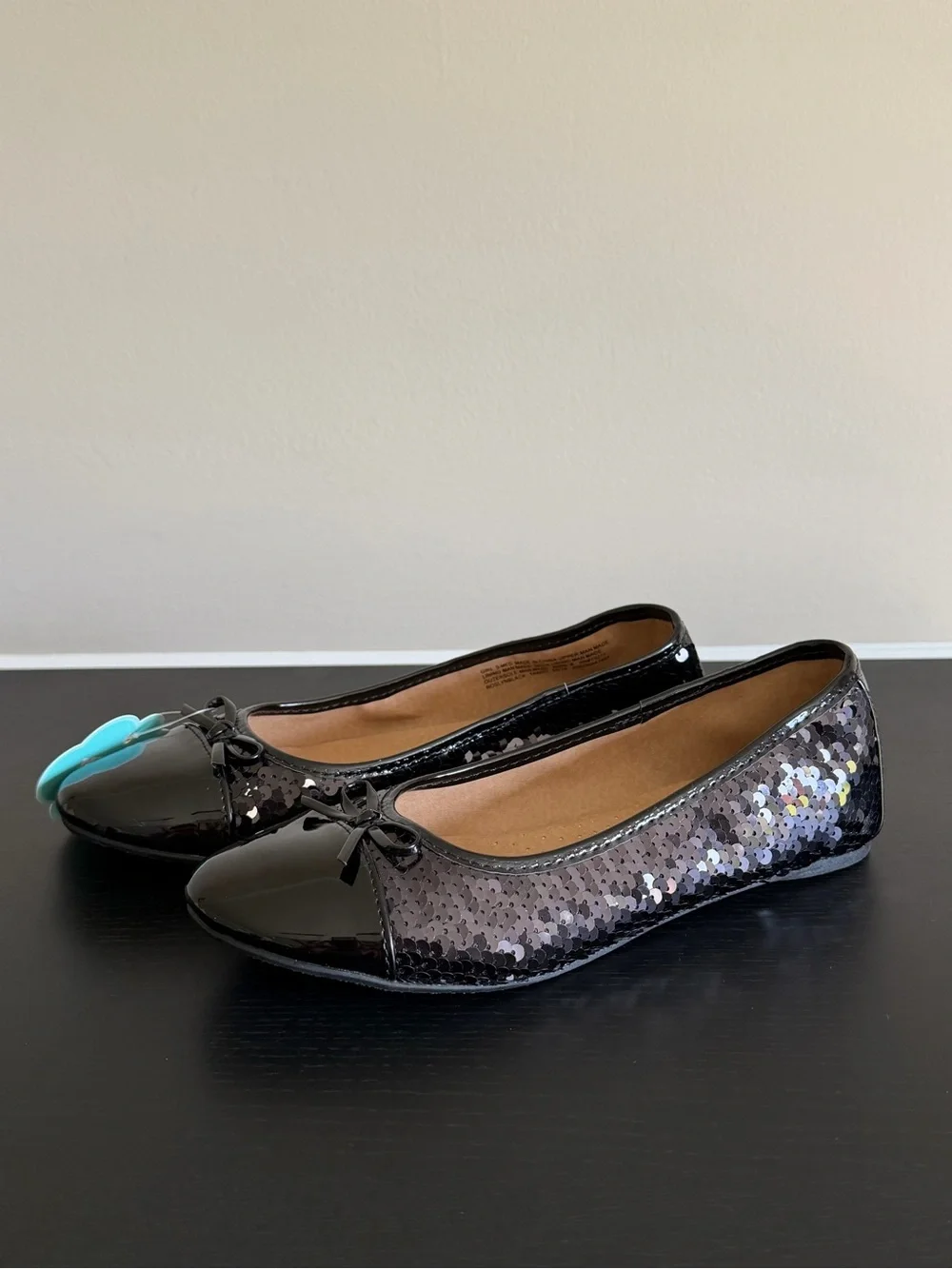 SO Roselyn Girls 5 Ballet Flats Black Silver Reversible Sequins Memory Foam